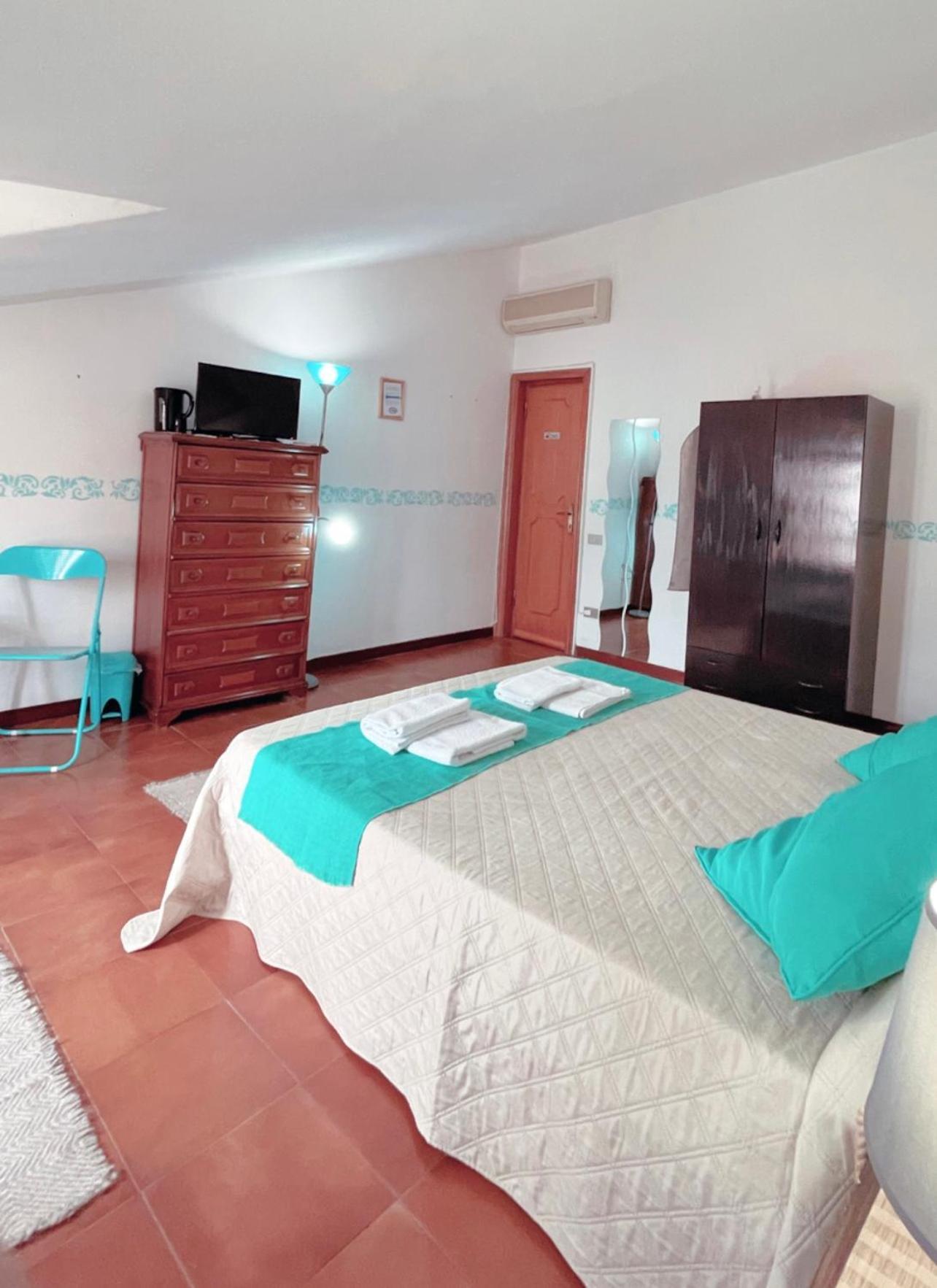 Hotel Ncivico19 LT Olbia Esterno foto